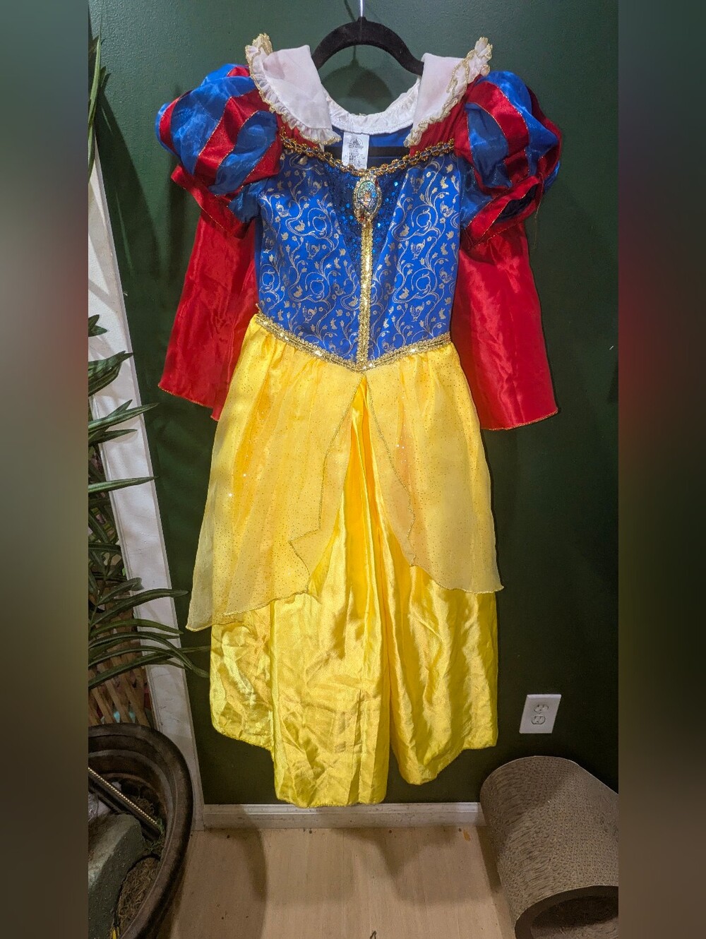 Disney Classic Princess Costume in Blue, Red & Yellow